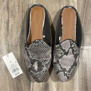 Universal Thread Snake Print Mules